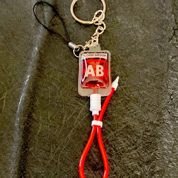 Type AB blood bag keychain - Picture 1 of 3